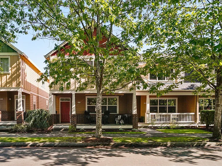 1470 NE Park Ln — Photo 1