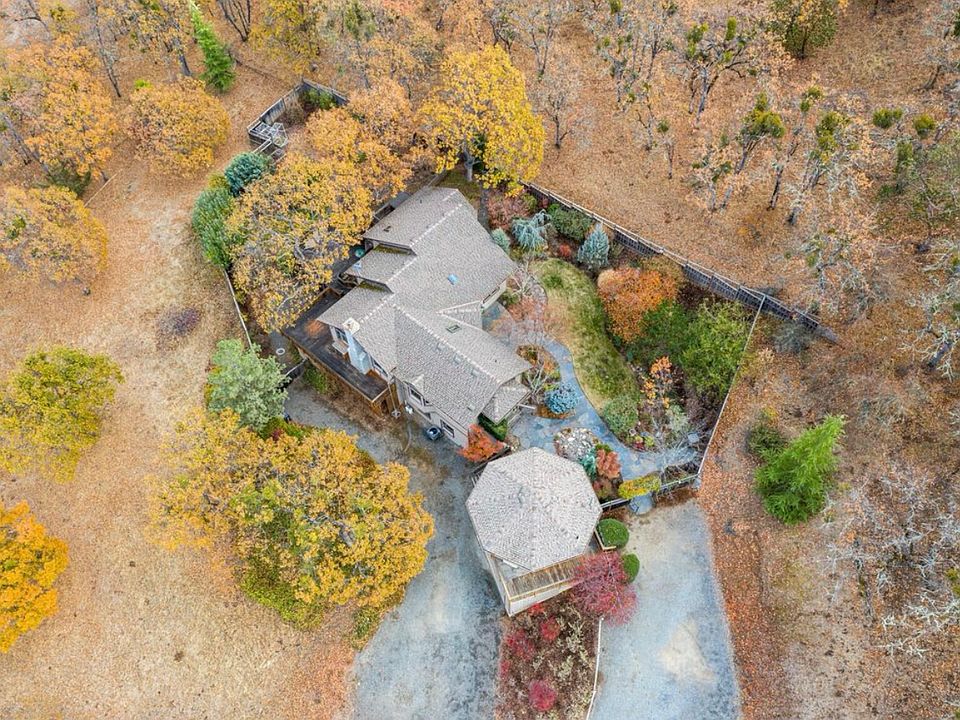 Studio is lower floor of octagonal roofed building in photo.