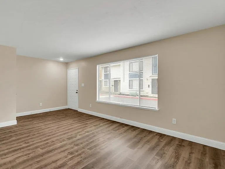 4082 Weymouth Ln — Photo 12