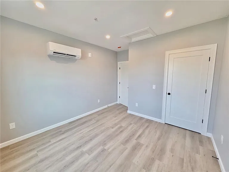 1965 Smith St #2L — Photo 11