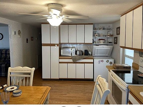 5th image of 671 Lori Dr