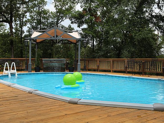 4th image of 151 E Southridge