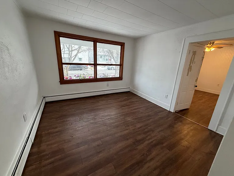 1817 Dickson Ave — Photo 11