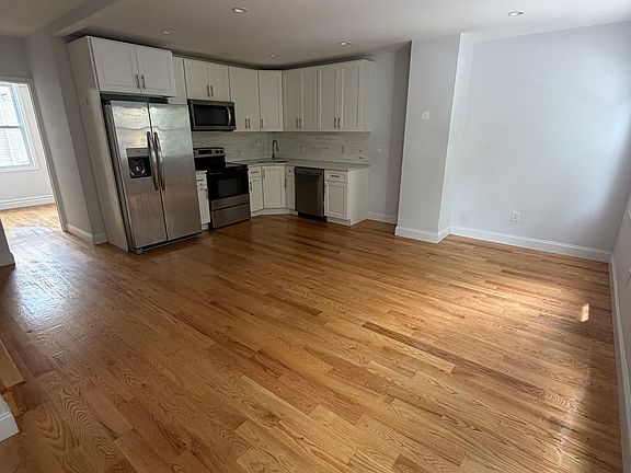 2nd image of 2760 Bainbridge Ave Floor 2