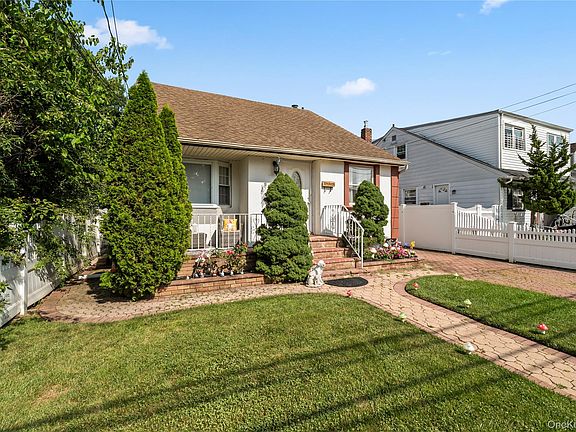 2nd image of 461 Greengrove Avenue