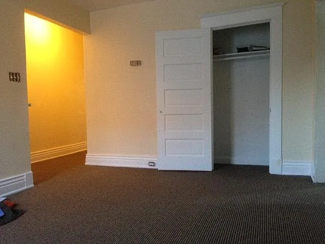 Livingroom view towards closet and Hall