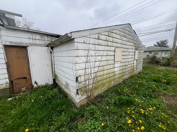 3rd image of 1702 N Euclid Ave