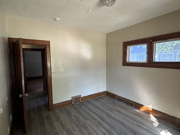 4th image of 2940 N 39th St