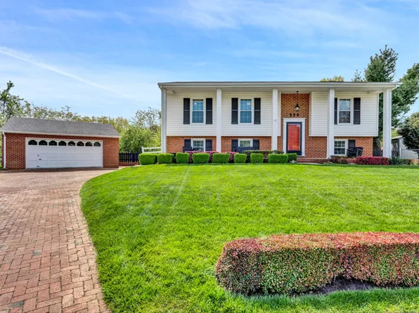 320 Stoneacres Dr, Vinton, VA 24179