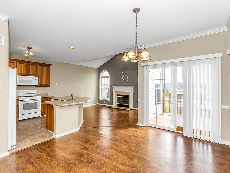 128 Madison Way — Photo 8