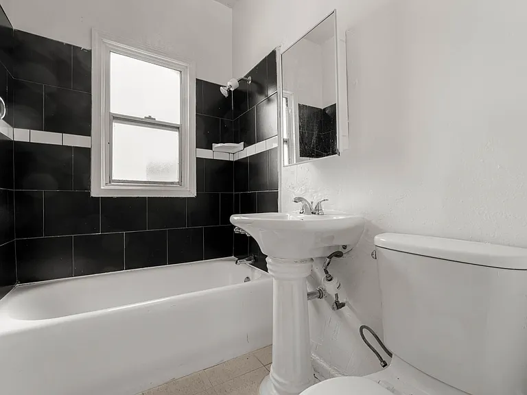 6731 Leland — Photo 2