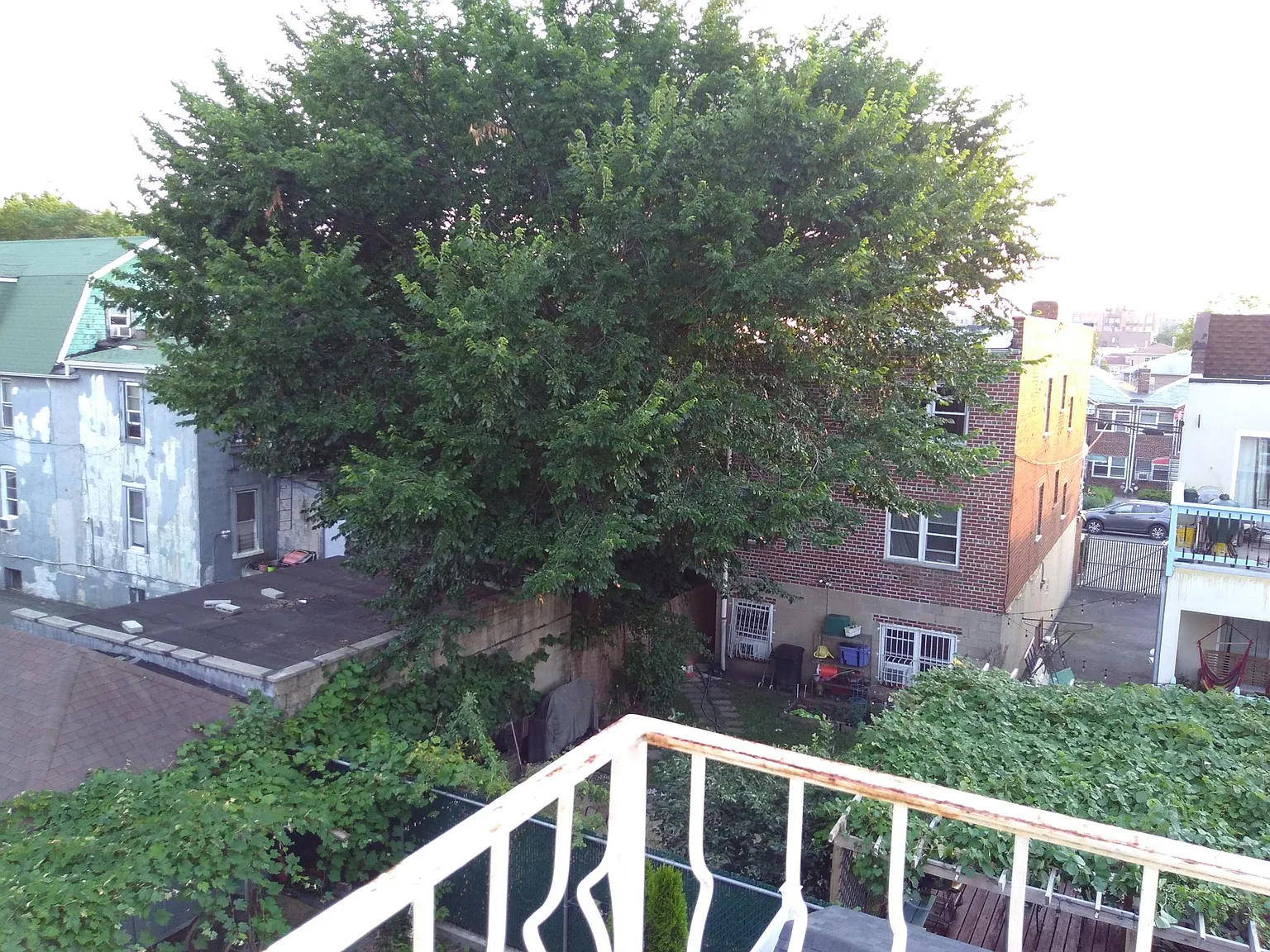 2511 Paulding Ave — Photo 4