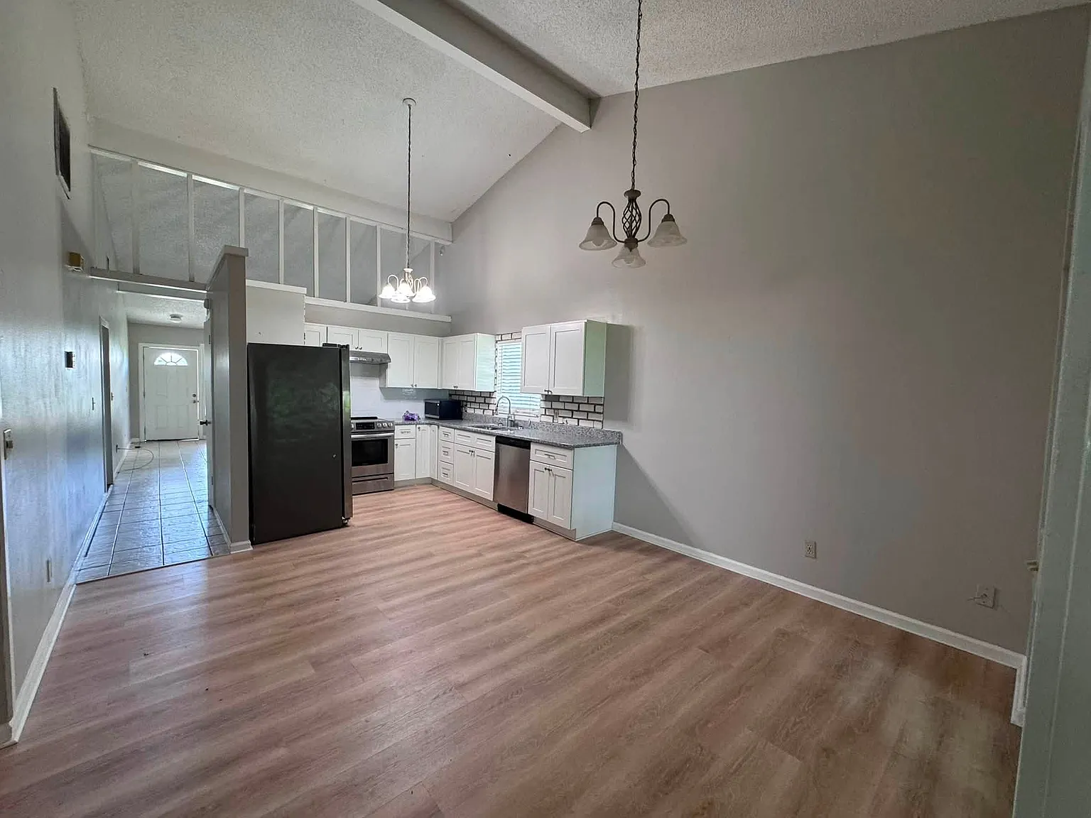 2 bed, 1033 sqft, $1,595 — Photo 4