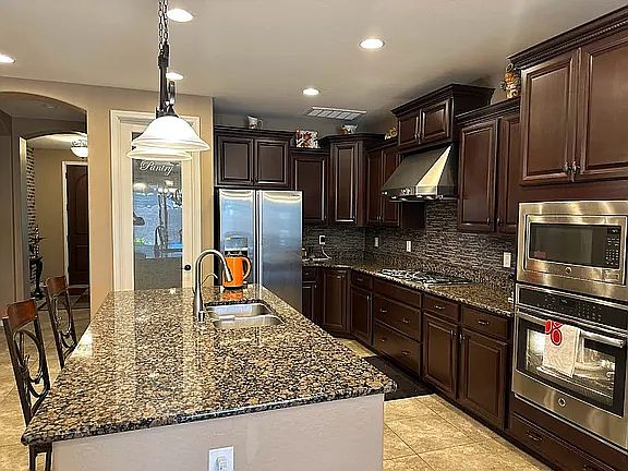 5th image of 229 E Horseshoe Dr