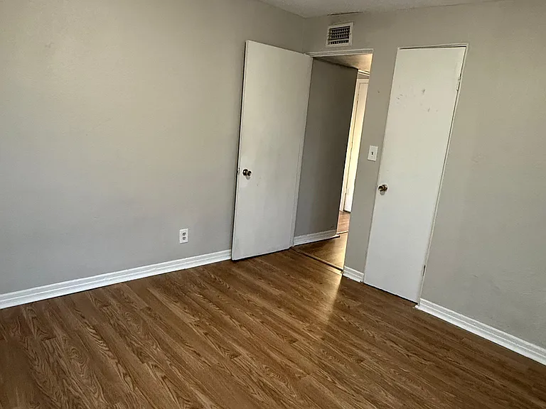 1052 Milnor St — Photo 11