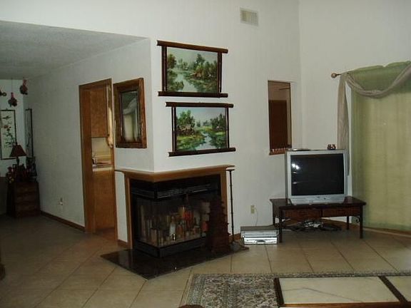 3rd image of 1018 Meadowvale Dr