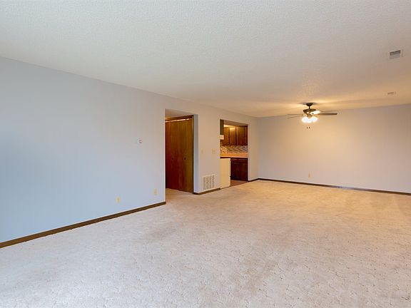 4th image of 227 Southbrooke Dr APT 3