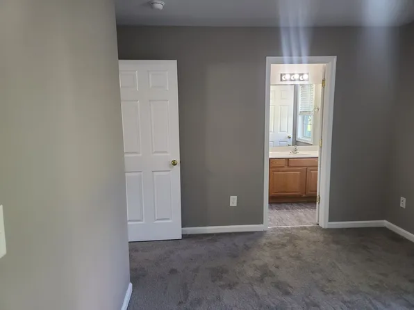 218 Crown Ct, Waynesboro, PA 17268