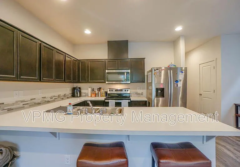 2023 NE Four Seasons Ln — Photo 8