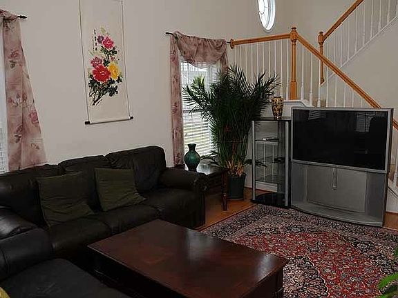 2-Story Family Room w/ Fireplace