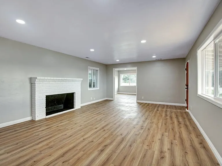125 Hecker Pass Rd — Photo 4