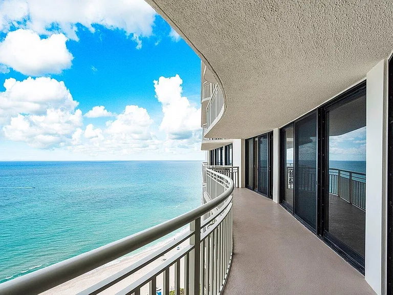3000 N Ocean Dr #33E — Photo 2