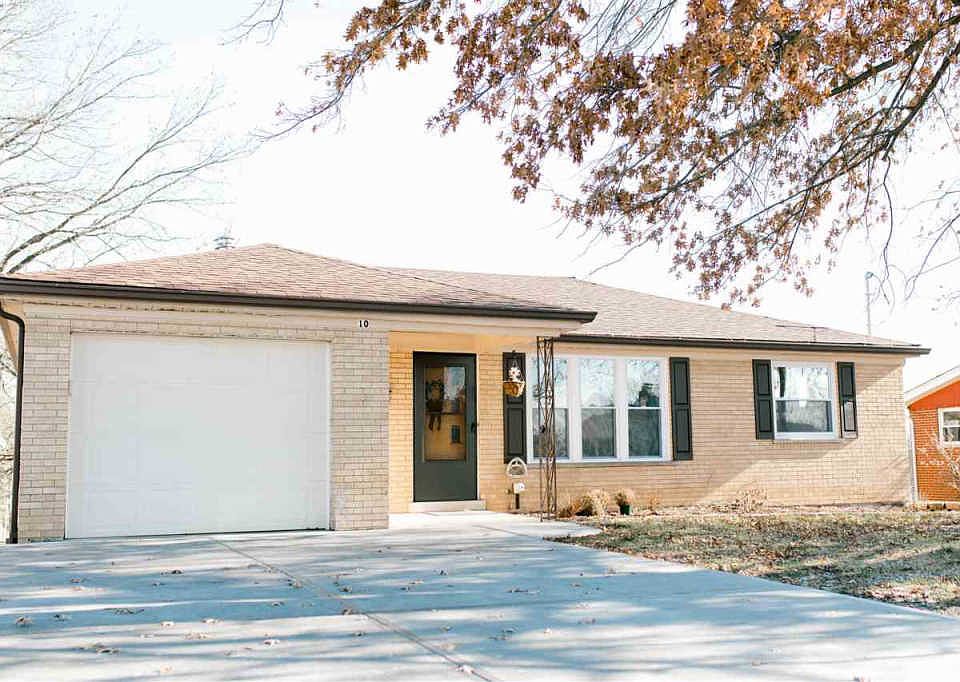 1st image of 10 Sheridan Dr