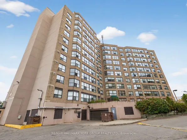 250 Davis Dr #906, Newmarket, ON L3Y 7T7