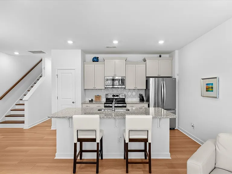 7906 Flatrock Park Dr — Photo 3