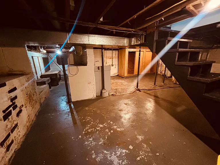 1805 W Adams St — Photo 16