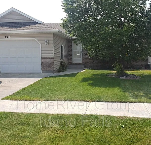 390 Bridger Dr — Photo 1