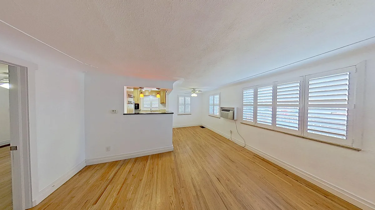 Building Photo - 245 S Pennsylvania St #5