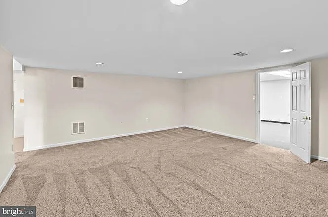 10652 Quarterstaff Rd — Photo 16
