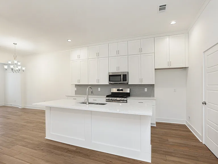 9534 Creekview Dr — Photo 2