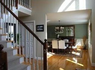 33 Stoneledge Rd, Dartmouth, MA 02748