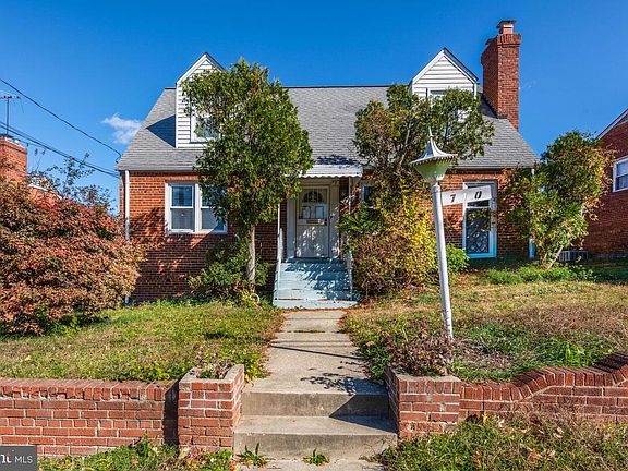 2nd image of 710 Somerset Pl