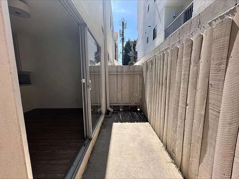 1953 Overland Ave #3 — Photo 9