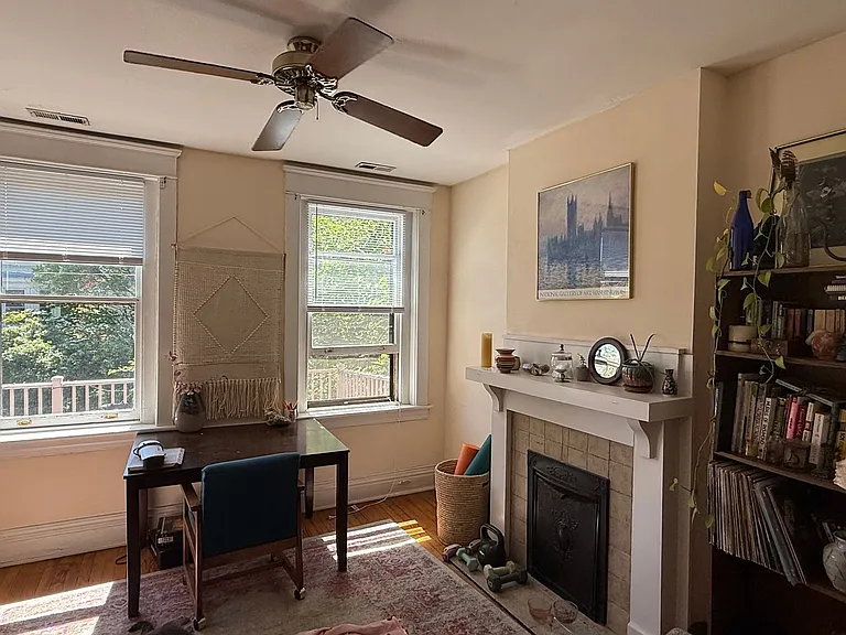 2 N Mulberry St — Photo 2