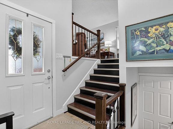 3rd image of 31 Beechbank Cres