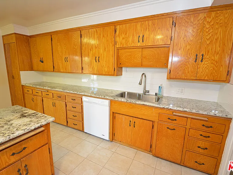 12944 Haynes St — Photo 30