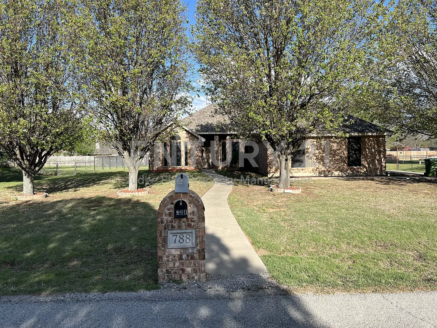 Charm-Filled 3/2/2 in Springtown ISD For Rent! — Photo 1