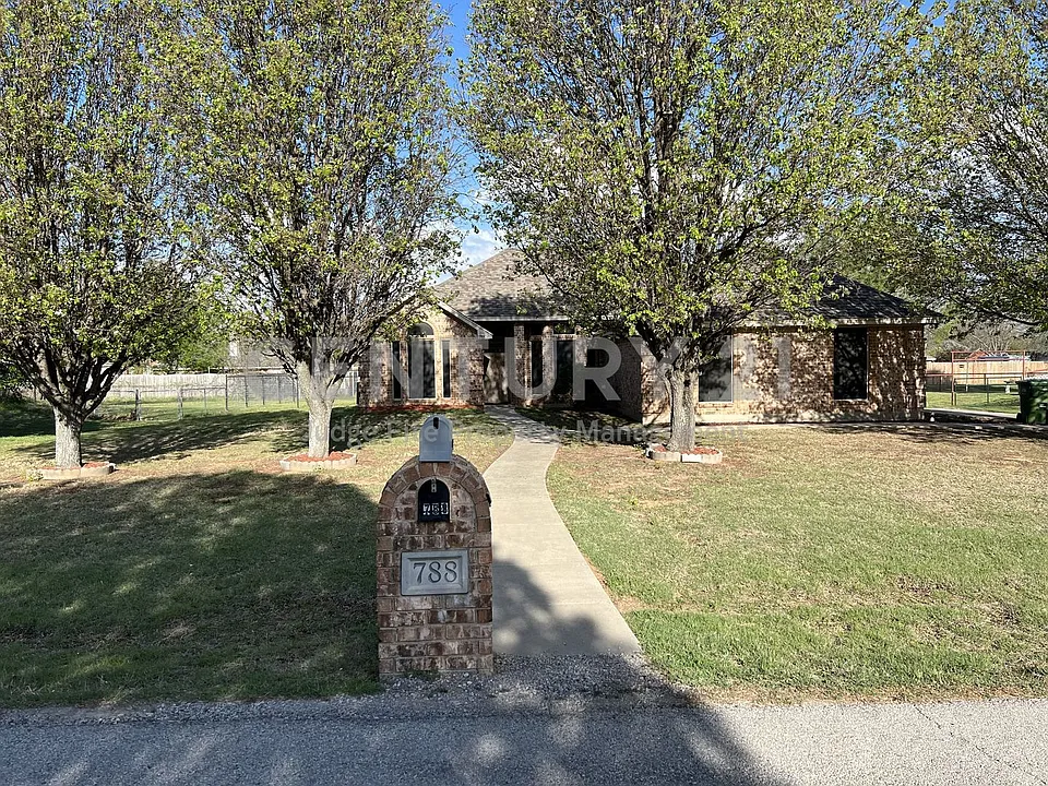 788 Robin Ct