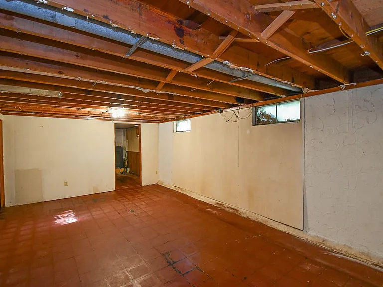900 S Marday Ave — Photo 20