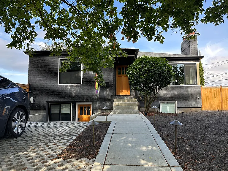 5403 Beacon Ave S — Photo 2