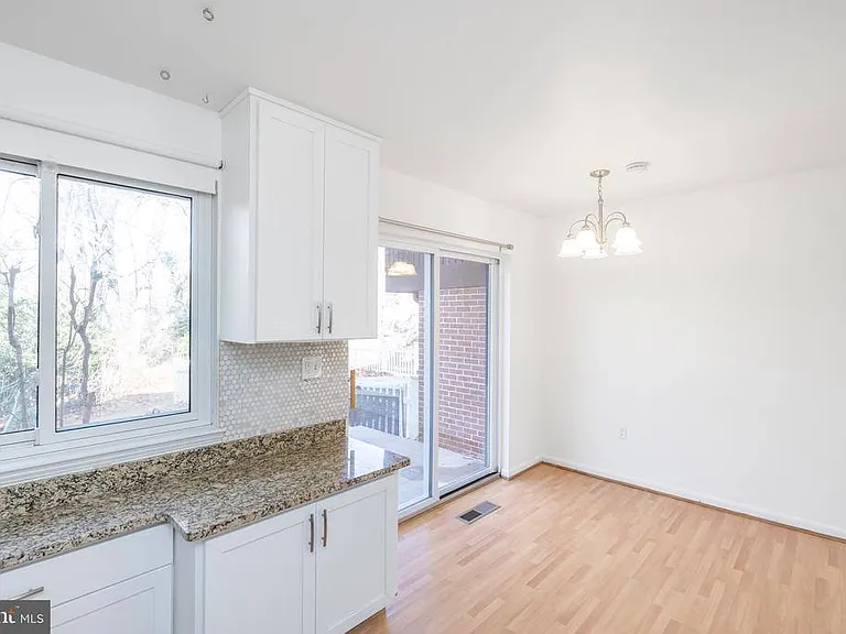 12265 Greenleaf Ave — Photo 7