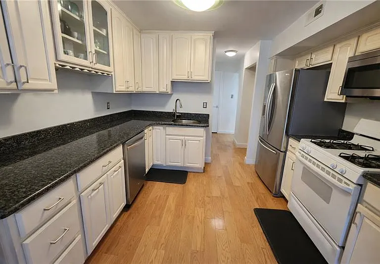 2010 Colts Neck Rd #2B — Photo 4
