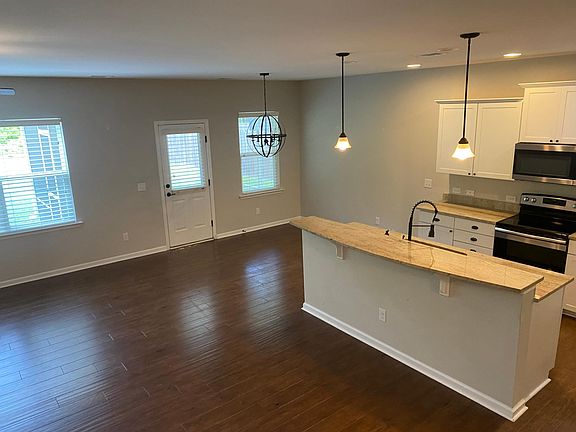 kitchen/ dining area