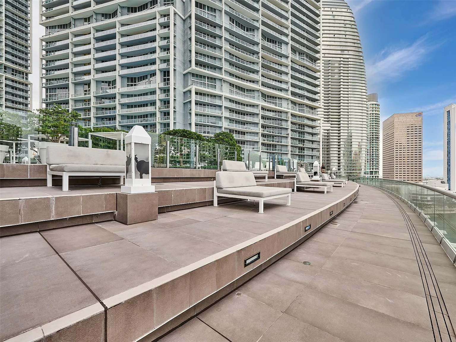 1 bed, 1.0 bath, 732 sqft, $3,400 — Photo 4