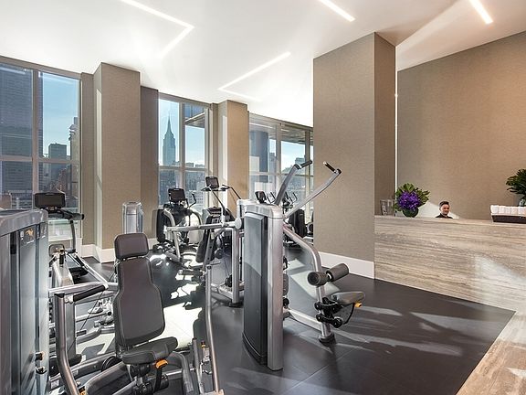 4th image of 555 10th Ave APT 19F