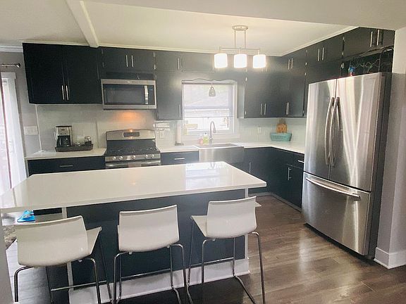 Kitchen with Island